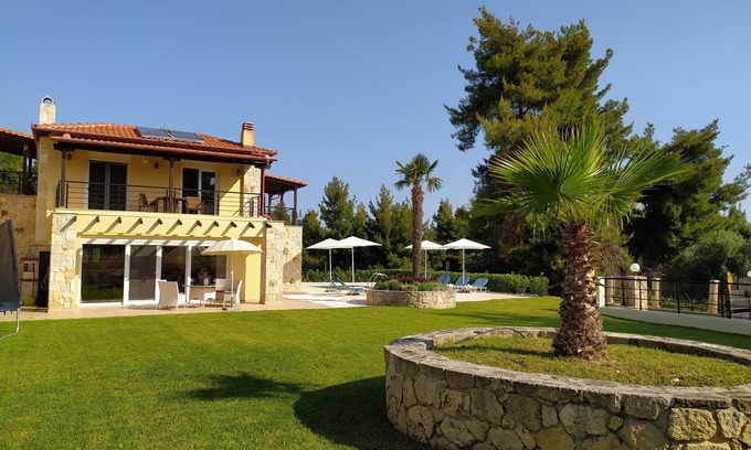 Paliouri House | Close to the beach, fantastic sea views, heated private pool
