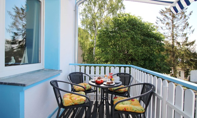 Zempin Apartment | Close to the beach kinderfr. Apartment with balcony+terrace,sauna,wallbox, and washing machine