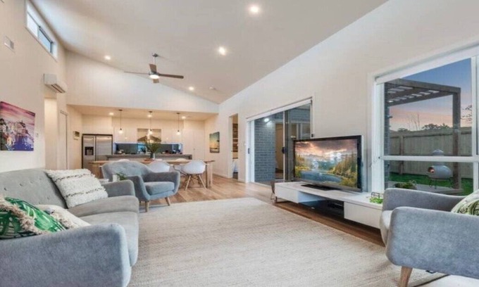 Belmont House | Close to the Coast & GMHBA stadium Belmont