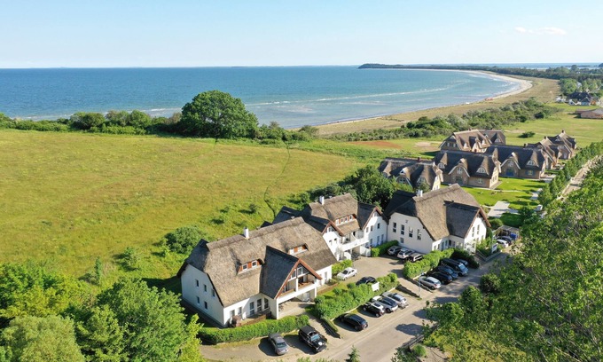 Lobbe Apartment | Close to the beach with balcony, use of swimming pool and sauna - Strandhaus Mönchgut FeWo12