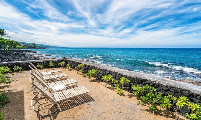 Kailua-Kona Condo | Close to the Ocean! Casa De Emdeko B122