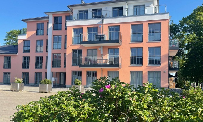 Lauterbach Apartment | Close to the sailing harbor - Alte Fischfabrik Lauterbach FeWo 07 Relaxing in Lauterbach