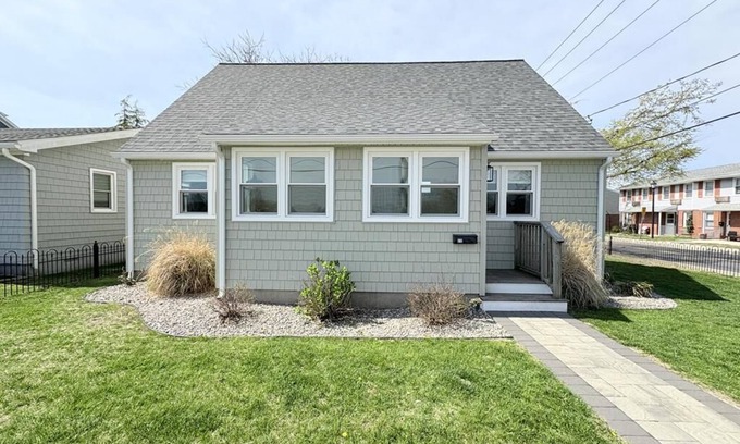 Cape May House | Close to Town in the Heart of Cape May