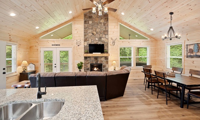 Bryson City Cabin | Close to Town, Private, Hot Tub, Fireplace, Fire Pit