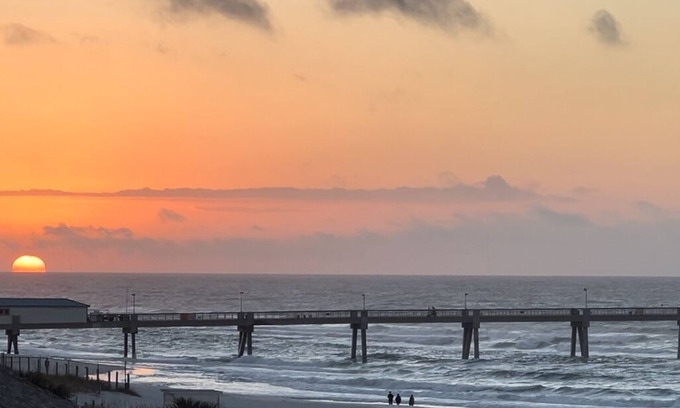 Fort Walton Beach Condo | Closest 2 Bedroom to Beach Spectacular Gulf, Pier, & 🐬 View at A403 Waterscape