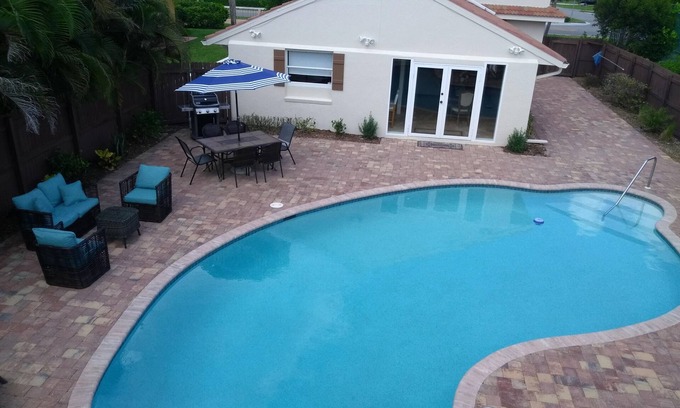 Naples Park House | Closest To Beach Main House & Separate Villa 4 Bdrm , Huge Pool. Walk To Beach