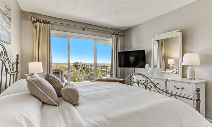 Fernandina Beach Condo | Closest to the Beach: Ground-Level Ease-Book Now!