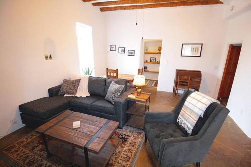 Downtown Santa Fe House | Closson Casita - Patio & Fire Pit - Near Plaza - 1BR