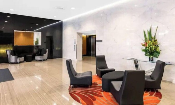Wooloowin Apartment | Cloud 17 Retreat - Meriton Soleil Private Apt 1B