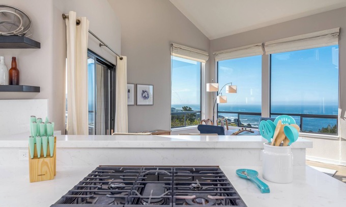 Sea Ranch House | Cloud 9 | Ocean Views | Sleeps 8!