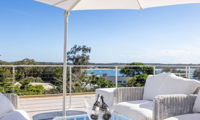 Corlette House | Cloud Nine, 18 Wynne Cres - heated pool, waterviews, beach