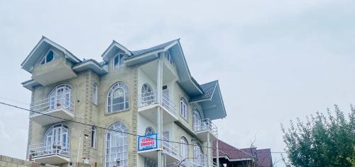 Brein House | Cloud Shades
