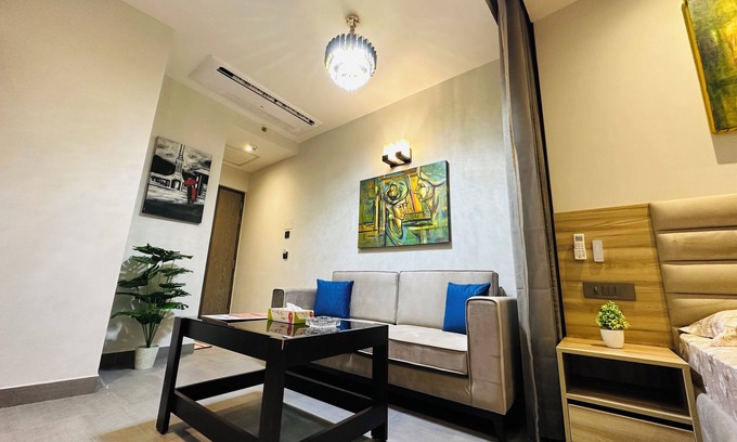 Noida Apartment | Cloud stay @41st floor