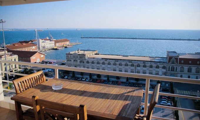 Ladadika Apartment | cloud9-skg