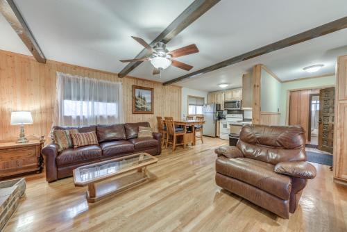 Cloudcroft House | Cloudcroft Cabin Vacation Rental 3 Mi to Skiing!