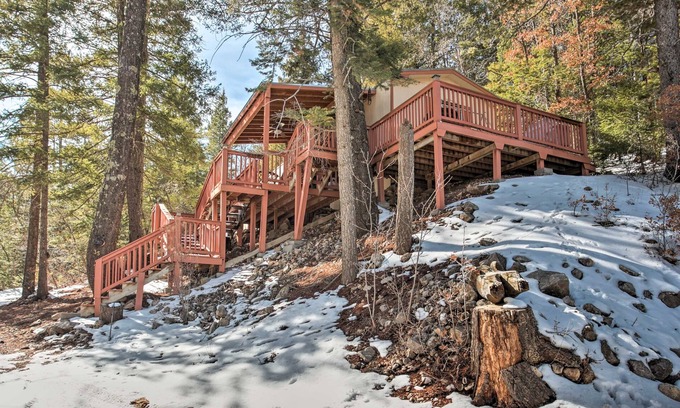 Cloudcroft Cabin | Cloudcroft Cabin w/Deck: Near Skiing & Fishing!