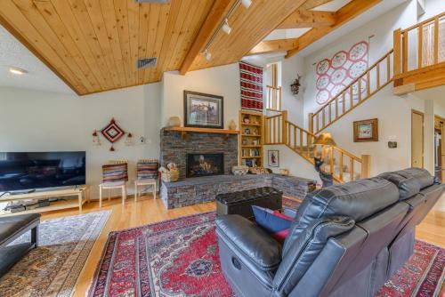 Cloudcroft House | Cloudcroft Mtn Home with Patio, Walk to Golf Course!