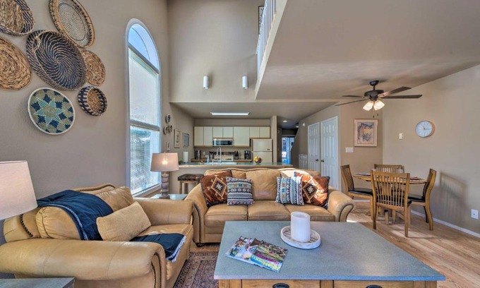 Cloudcroft House | Cloudcroft Townhome with Deck - 1 Mi to Burro Ave!