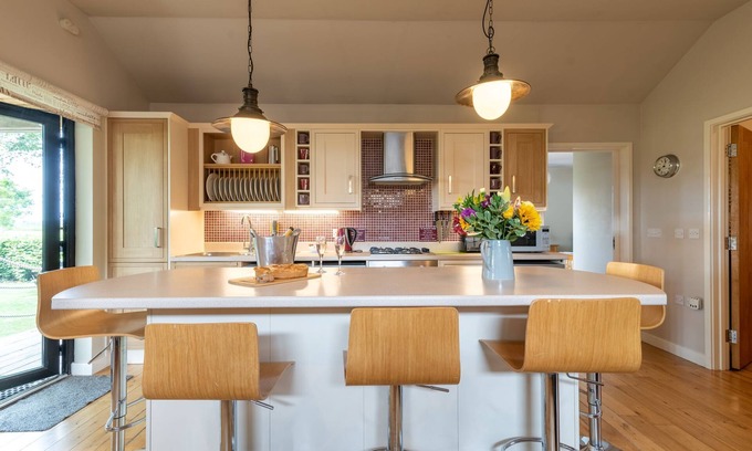 Cheddar Cabin | Clover Croft lodge - sleeps 4/5 with private hot tub