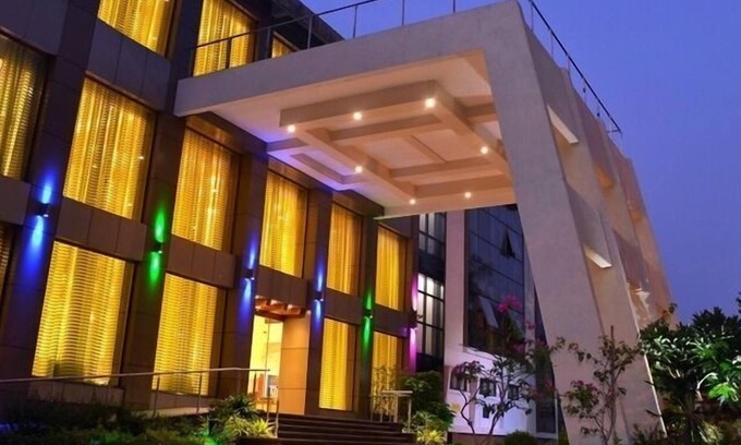 Chembur East Hotel | Club Emerald
