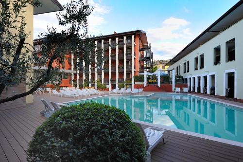 Torbole sul Garda Hotel | Club Hotel e Residence La Vela