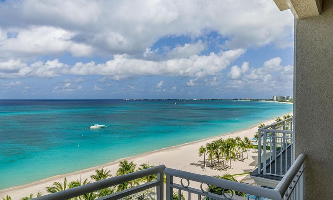 Seven Mile Beach Apartment | Club Se7en at Beachcomber