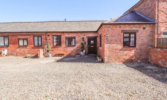 Trefnant House | CLWYD COTTAGE, pet friendly, luxury holiday cottage in St Asaph