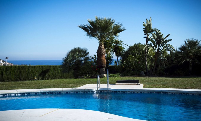 Rincon de la Victoria Condo | Comfortable luxury apartment near the beach, Parking, WIFI 300 Mb Rincón de la Victo