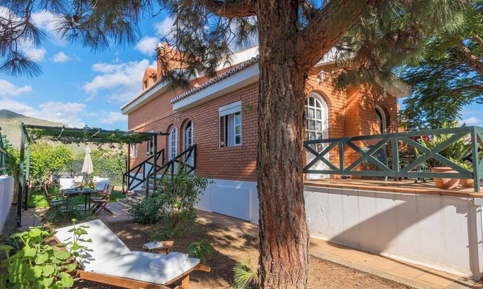 Valsequillo de Gran Canaria House | Cozy Holiday Home in Los Llanos