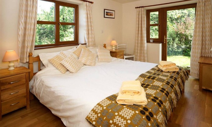 Llanfairpwllgwyngyll Cottage | Coach House Faner - Three Bedroom Cottage, Sleeps 6