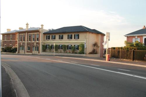 Launceston CBD Hotel | Coach House Launceston