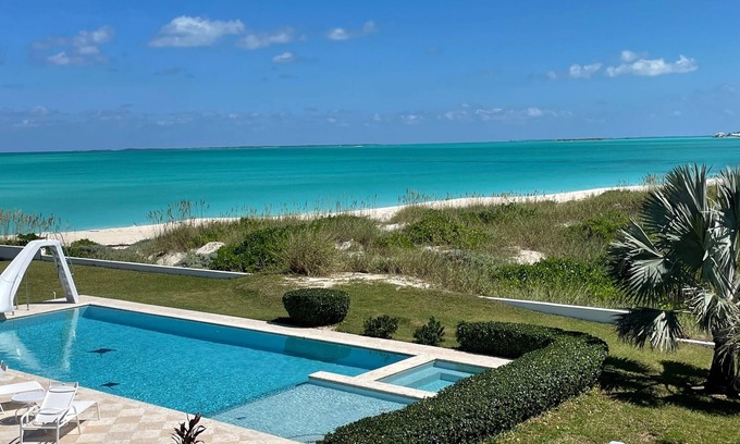 Treasure Cay House | Coach House suite with unbelievable view of the Sea of Abaco and the beach