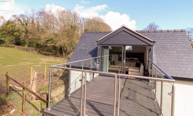 Northop Cottage | Coachmans Cottage, SYCHDYN