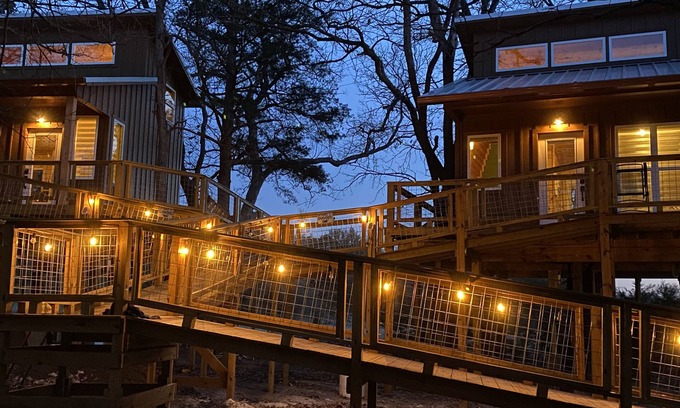 Lacy-Lakeview Cabin | Coach’s Quarters - The Clubhouse - Spend night in the trees!