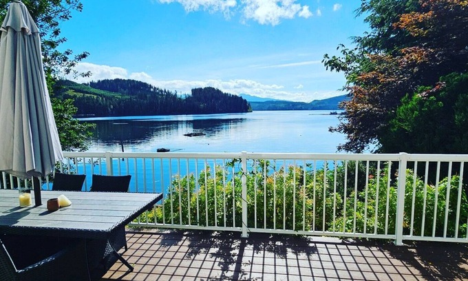 Coal Harbour Cottage | Coal Harbour (Port Hardy) Ocean Front Cottage(pet friendly)