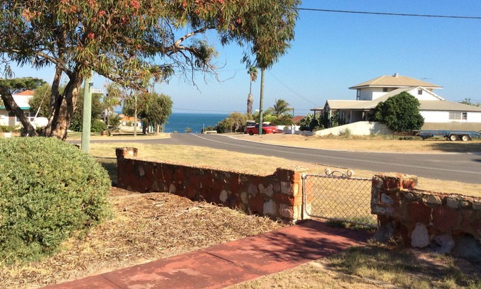 Beresford Cottage | Coast Cottage on the Bay