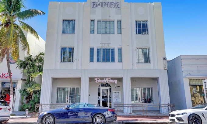 Flamingo/Lummus Condo | Coastal 2BR Escape | Walk to Beach and 2 Queen Beds