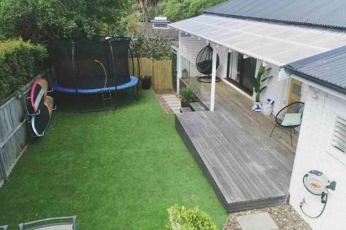 Mona Vale House | Coastal 3 bedroom house with private oasis.