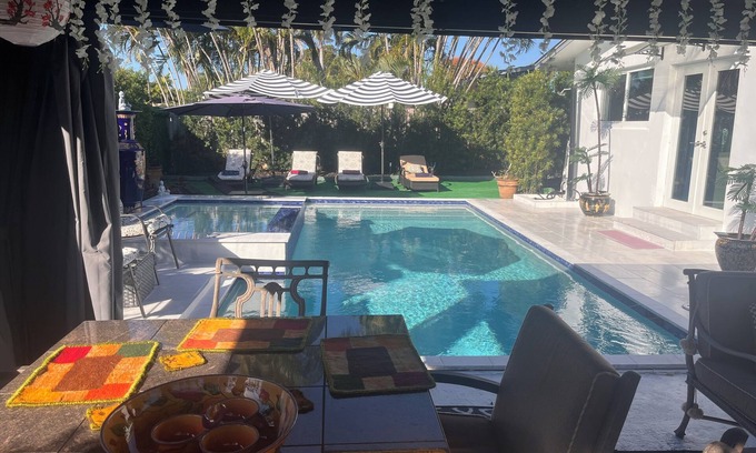 Central Corals House | Coastal 3BR 2BA Paradise ~ Fully Equipped ~Near Beach & Downtown L@K