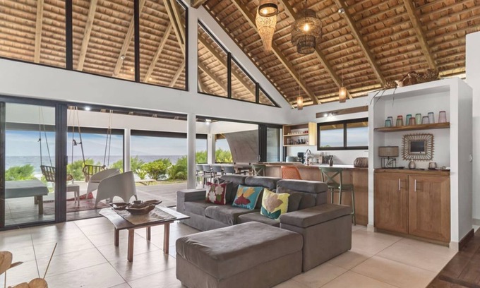 Temae House | Coastal Bliss: 1BR Bungalow by the Sea in Moorea