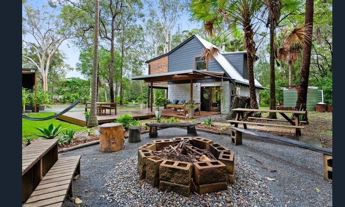 Arakoon House | Coastal bush getaway - mins fr South West Rocks Beaches