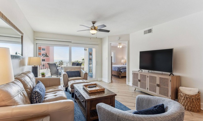 Indian Shores Condo | Coastal Charm Oceanview 3BR Condo w/ Heated Pool