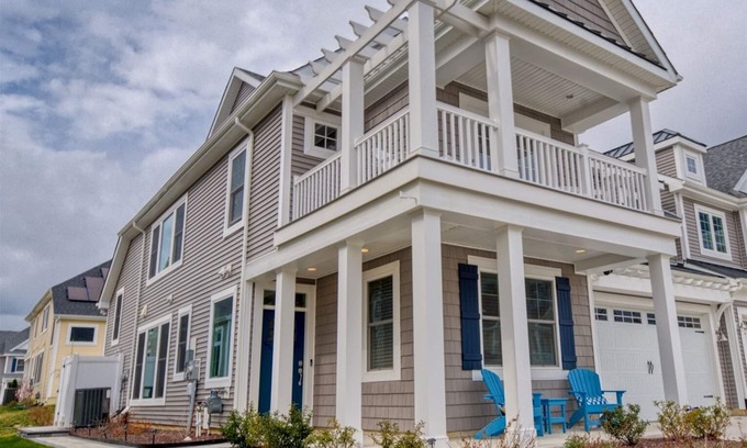 Lewes House | Coastal Club * 5BR Twin Vacation Home w 2.5 Bath * Sleeps 12