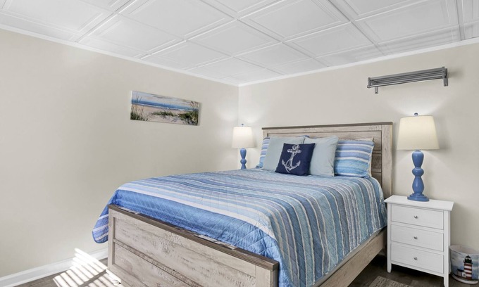 Airlie Condo | Coastal Comfort at The Waterway: Studio with Pool & Dining Nearby!