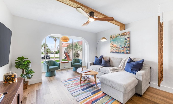 Crescent Beach Condo | Coastal Condo Retreat - Beach, Pool, Pickleball