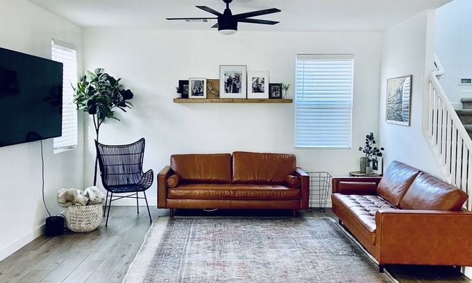 Pecan Creek South House | Coastal contemporary modern home 5mins from Schnepf farms