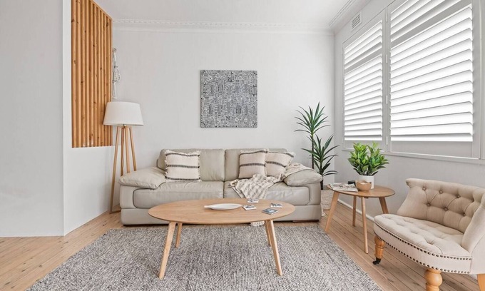Freshwater Apartment | Coastal Corner Contemporary Chic by the Beach
