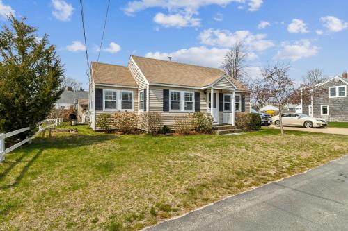 Wareham Center House | Coastal Cottage Retreat Steps from the Beach cottage