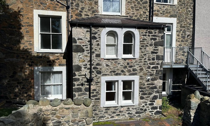 Llanfairfechan Apartment | Coastal Cwtch Apartment, Llanfairfechan, Conwy, foot of Snowdonia National Park