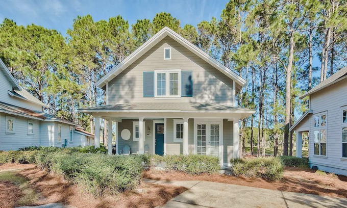 Laurel Grove House | COASTAL DISTANCING-SANDESTIN GOLF & BEACH RESORT! SLEEPS 12! GOLF CART INCLUDED!